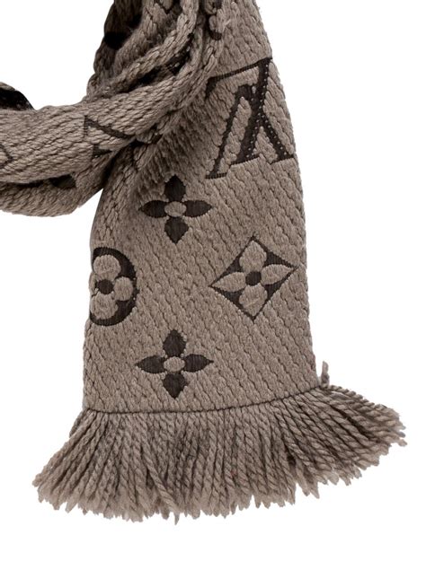 is louis vuitton scarf real.